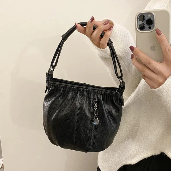 ⏰ Endast nu 50% rabatt!👜✨ Avslappnad veckad väska i mjukt läder ✨ – Praktisk bucket-väska med stil 💼 Lätt, slitstark och perfekt för vardagsbruk! 🌟